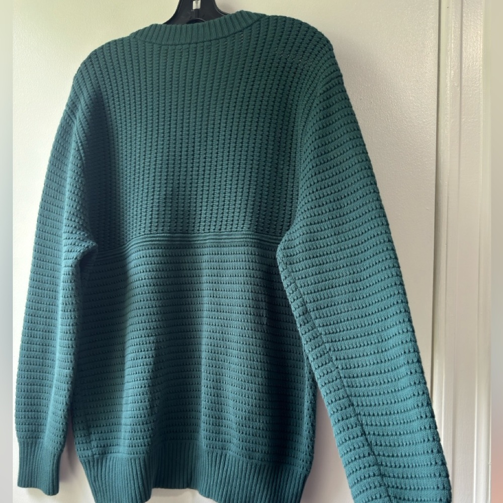 Club Monaco Men's V-Neck Upgraded with Mixed Knit Cotton For Allover Texture - Picture 13 of 15